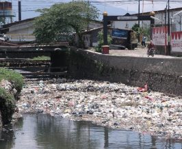 mencegah pembuangan limbah rumah tangga ke sungai